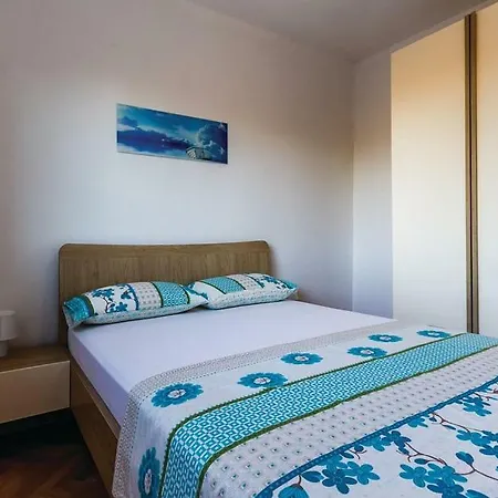 Apartment Mare Pula